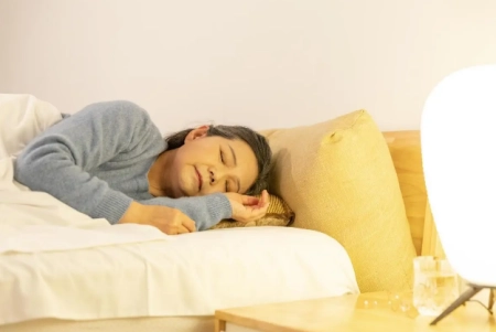 大家被“8小时睡眠论”欺骗了？60岁后，最佳的睡眠时间是多少？（60岁以上老人正常睡眠时间）